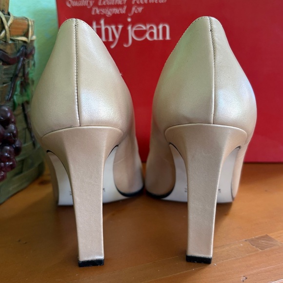 Cathy Jean Champagne Leather Heels - Picture 5 of 8